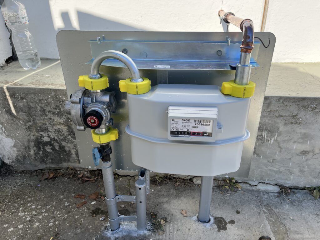 Gázkazán csere és napkollektor telepítés, 2022. Köveskál