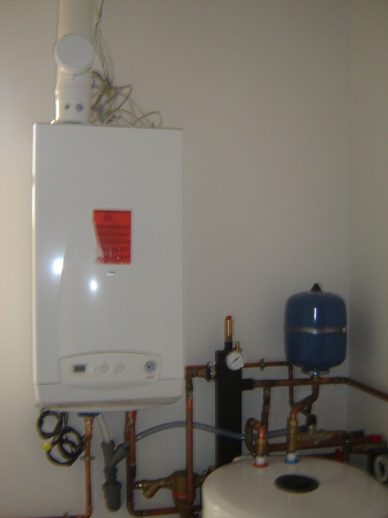 Komplett épületgépészeti kivitelezés, 2009. Veszprém