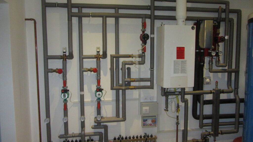 Komplett épületgépészeti kivitelezés, 2013. Felsőőrs