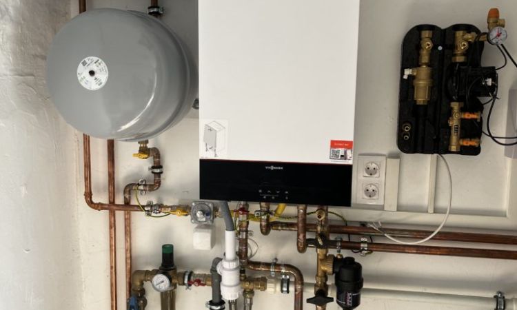 Gázkazán csere és napkollektor telepítés, 2022. Köveskál