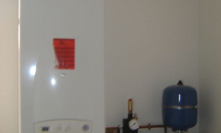 Komplett épületgépészeti kivitelezés, 2009. Veszprém